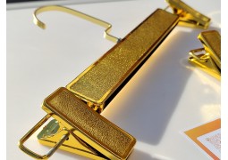 .Прищіпка джинсова з позолоченою планкою на 31 см.