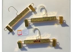 .Прищіпка джинсова з позолоченою планкою на 31 см.