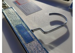 .Прищіпка джинсова з хромованою планкою на 31 см.