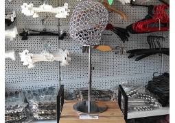 Голова жіноча на підставці, стилізована (світл.хром)