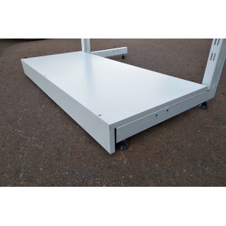 Полиця-подіум з бортом 1200х440х96мм. до рейкових опор